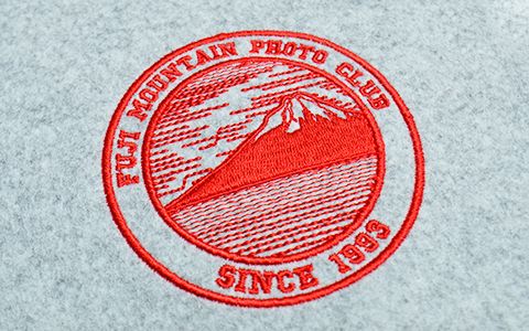 ステッチ縫いで刺繍された富士山のオリジナルデザイン